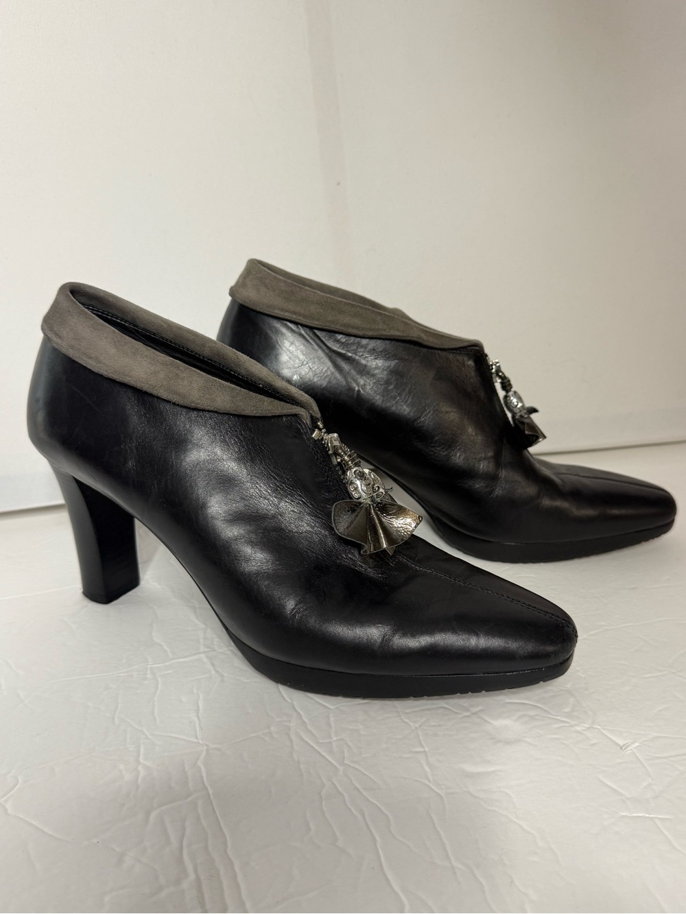 BRIGHTON Black Leather STACEY Ankle Gray Trim Booties 10